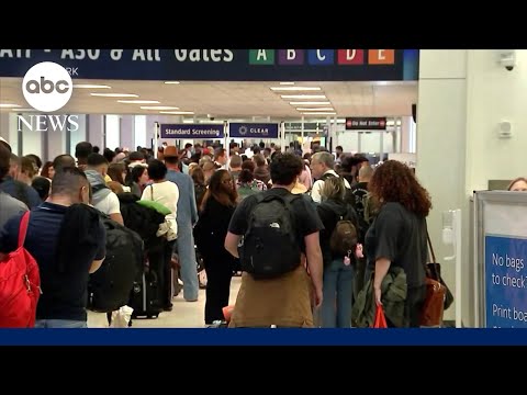 Read more about the article TSA lines stretch into parking lot at some of America’s busiest airports