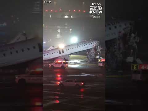 You are currently viewing LaGuardia Airport shut down after Air Canada plane collides with vehicle