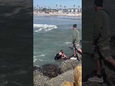 You are currently viewing WATCH: Swim coach dives into dangerous waters to save a father and daughter #shorts #foxnews