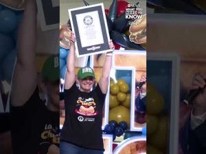 Read more about the article Philadelphia airport sets world record for longest line of cheesesteaks