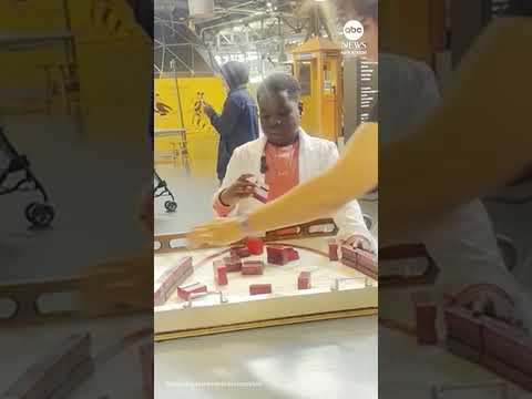 You are currently viewing 11-year-old boy goes viral sharing his love of science