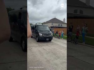 Read more about the article Artemis II astronaut welcomed home by Texas neighborhood