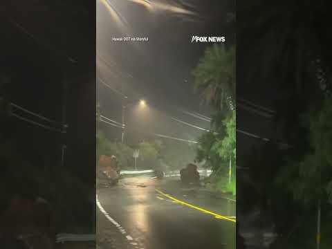 Read more about the article WATCH: Massive boulders crash onto Hawaii highway #foxnews #news #shorts #road #car