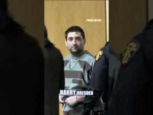 Read more about the article CRAZED suspect tries to BREAK DOWN homeowner’s door #shorts #us #news #viral #breakin