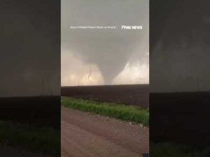 Read more about the article NEW: Storm chasers capture a rare moment as twin tornadoes spin side-by-side
