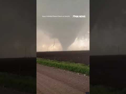 Read more about the article NEW: Storm chasers capture a rare moment as twin tornadoes spin side-by-side