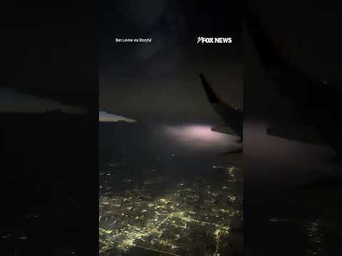 Read more about the article NEW VIDEO: Intense lightning flashes light up the sky as storms rock Oklahoma