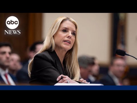 Read more about the article Trump fires Pam Bondi as attorney general