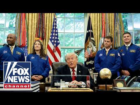 You are currently viewing Trump hosts Artemis II astronauts at White House