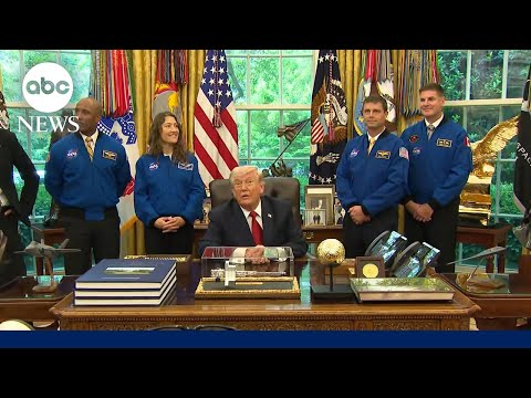 You are currently viewing Trump hosts Artemis II crew at White House after historic lunar flyby mission