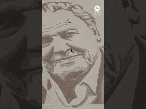 You are currently viewing Huge sand painting marks 100th birthday of famed natural historian David Attenborough