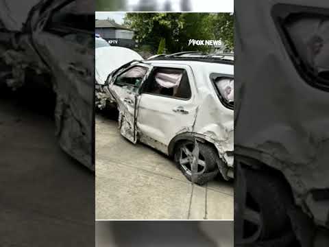 Read more about the article Oregon burglary suspect ends police police chase with VIOLENT crash #shorts #us #police #policechase