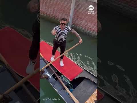 Read more about the article Venice gondolier shows off soccer skills in canal-side kickabout