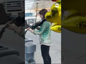 Read more about the article Musicians perform for customers at the pump amid high gas prices