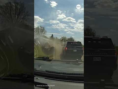 Read more about the article Squad car flips fleeing vehicle during high-speed chase in Wisconsin