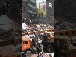 Read more about the article Kyiv apartment block reduced to rubble by Russian strike