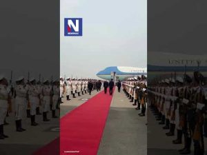 Read more about the article TRUMP DEPARTS CHINA: President Trump boards Air Force One following a high-stakes summit in China.