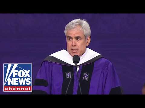 Read more about the article NYU students BOO bestselling author during commencement speech