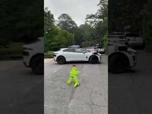 Read more about the article Empty Waymo cars SWARM neighborhood, residents stunned #foxnews #news #shorts #cars #tech