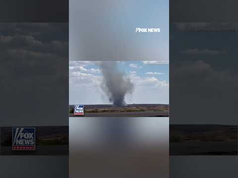 Read more about the article ‘Devil’s dust devil’ swirls through New Mexico wildfire zone