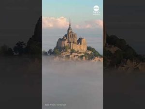 Read more about the article France’s iconic Mont Saint-Michel rises above the fog