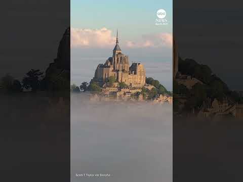 You are currently viewing France’s iconic Mont Saint-Michel rises above the fog