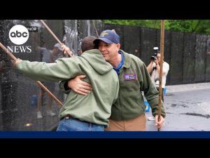 Read more about the article Lawmakers come together to wash Vietnam Veterans Memorial Wall