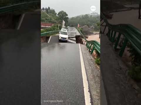 You are currently viewing Car falls from collapsing bridge into raging river in China