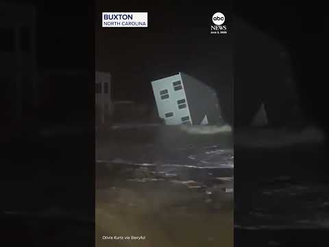 Read more about the article Another home collapses into ocean in North Carolina town