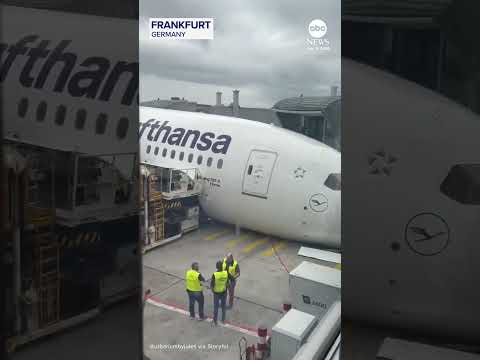 Read more about the article Airport workers injured after 787’s nose landing gear collapses in Frankfurt