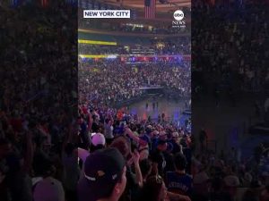 Read more about the article Watch party crowd buzzes at halftime as Knicks take on Spurs in Game 2