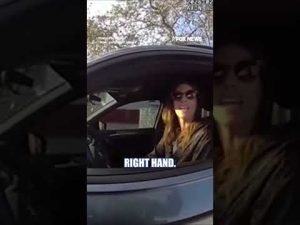 Read more about the article One-handed woman stopped for alleged cellphone use while driving #shorts #us #news #foxnews