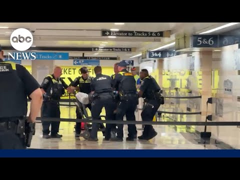 You are currently viewing 5 stabbed at New York City’s Penn Station, suspect in custody: Sources