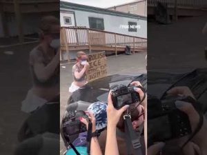 Read more about the article Anti-ICE agitator tries to BLOCK car entering Delaney Hall #shorts #us #news #foxnews #ICE