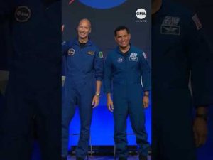 Read more about the article NASA unveils Artemis III crew