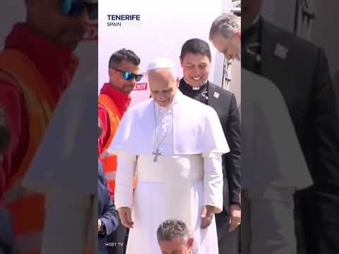 You are currently viewing Pope Leo XIV deplaned in Tenerife, Spain after an in-flight aircraft issue