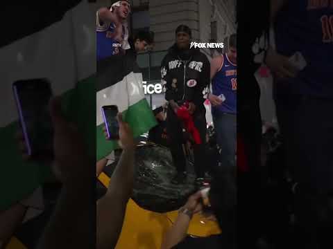 Read more about the article Knicks fans SMASH taxi, wave PALESTINIAN FLAGS #foxnews #news #us #fox