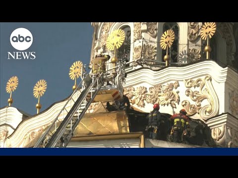 You are currently viewing Russia bombards Kyiv, sets fire to famed cathedral