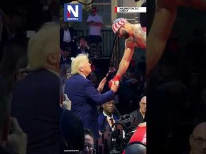Read more about the article WATCH: Trump given chain by UFC fighter