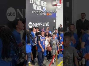 Read more about the article MVP and Knicks captain Jalen Brunson arrived at Good Morning America to a crowd of young fans