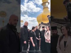 Read more about the article Ukraine’s Zelenskyy inspects historic cathedral after Russian attack