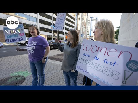You are currently viewing Southern Baptist Convention moves to ban women pastors