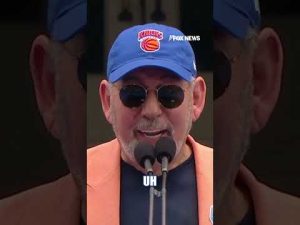 Read more about the article Knicks owner JABS at Mamdani at city celebration #shorts