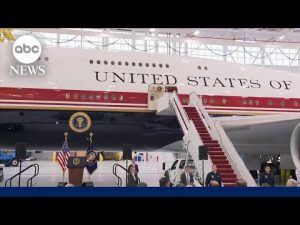 Read more about the article Trump unveils new Air Force One plane from Qatar as Iran postpones nuclear talks