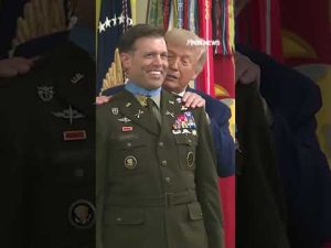 Read more about the article WATCH: President Trump shares a laugh with a Medal of Honor recipient #trump #shorts #medalofhonor