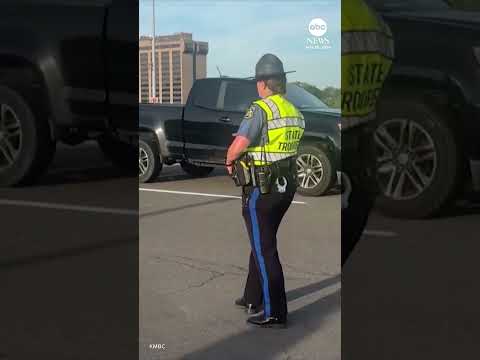 Read more about the article FBI searches for Kansas City shooting suspect