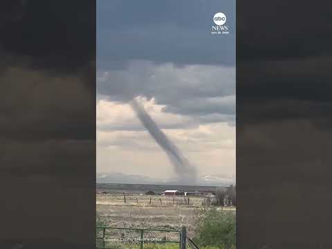Read more about the article Landspout spotted swirling in Wyoming