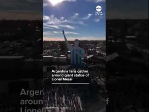 Read more about the article Argentina fans gather around giant statue of Lionel Messi