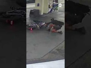 Read more about the article Culver City man steals car, intentionally rams pedestrians, police say