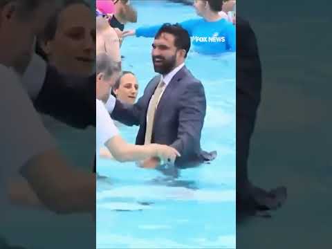 Read more about the article Mamdani jumps into city pool wearing FULL SUIT #shorts #us #news #Mamdani #politics